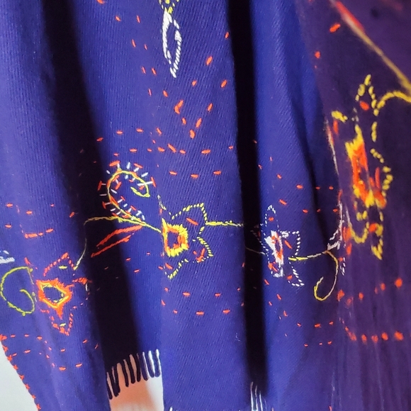 1970s Mexican Handmade Wool Poncho. - Picture 4 of 5